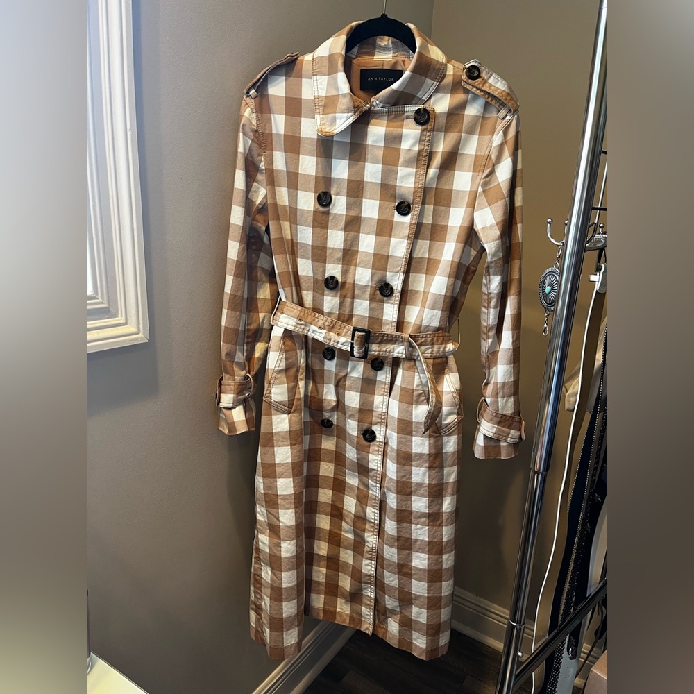 Ann Taylor Checkered Trench Coat in Tan and White